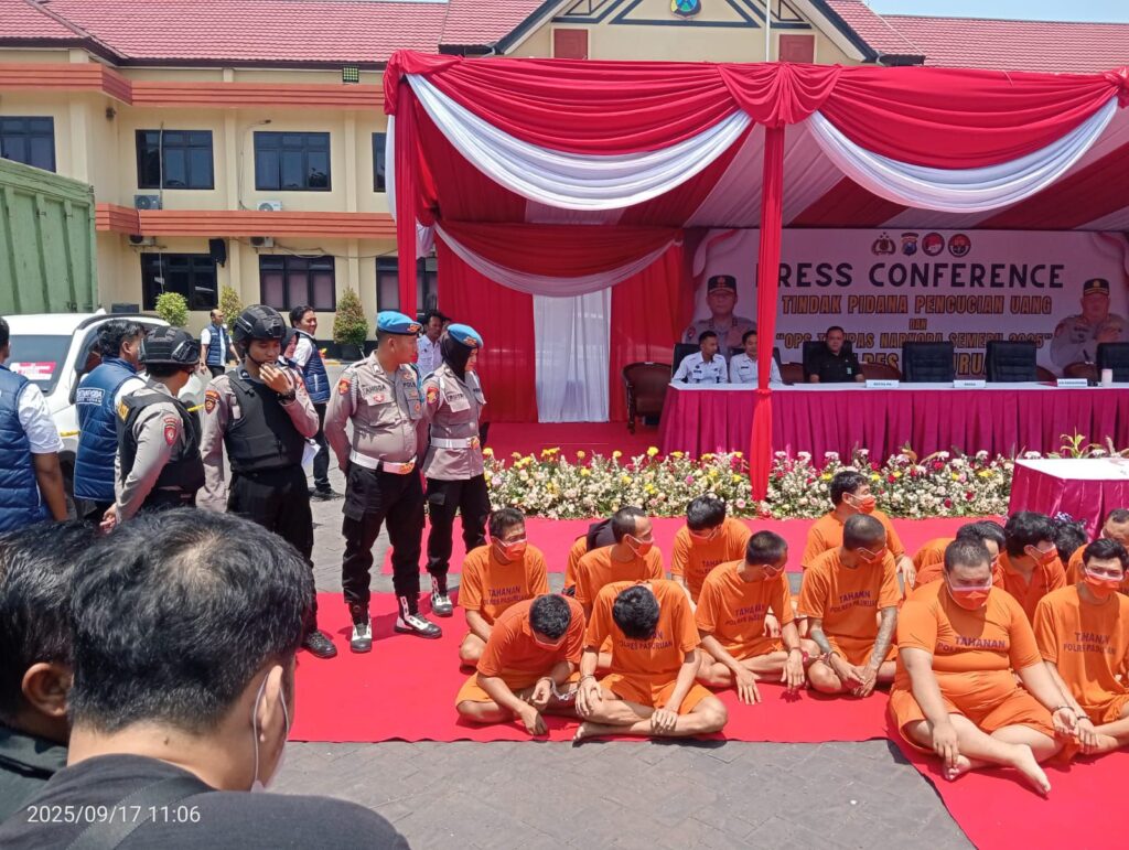 Polres Pasuruan Gelar Press Coference Sukses Ungkap Jaringan Kampung Narkoba dan TPPU Rp 3 Miliar - Cobra Bhayangkara News